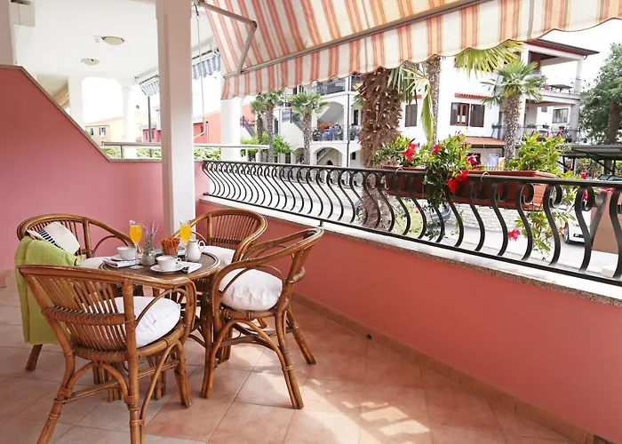 Apartments Paola